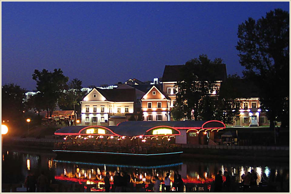 Троицое Предместье ночью рядом с Хостел Минск